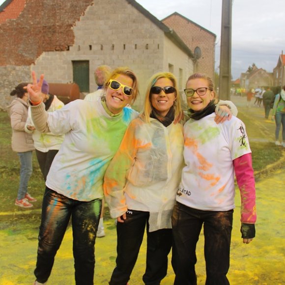 photo de participantes à la course des couleurs